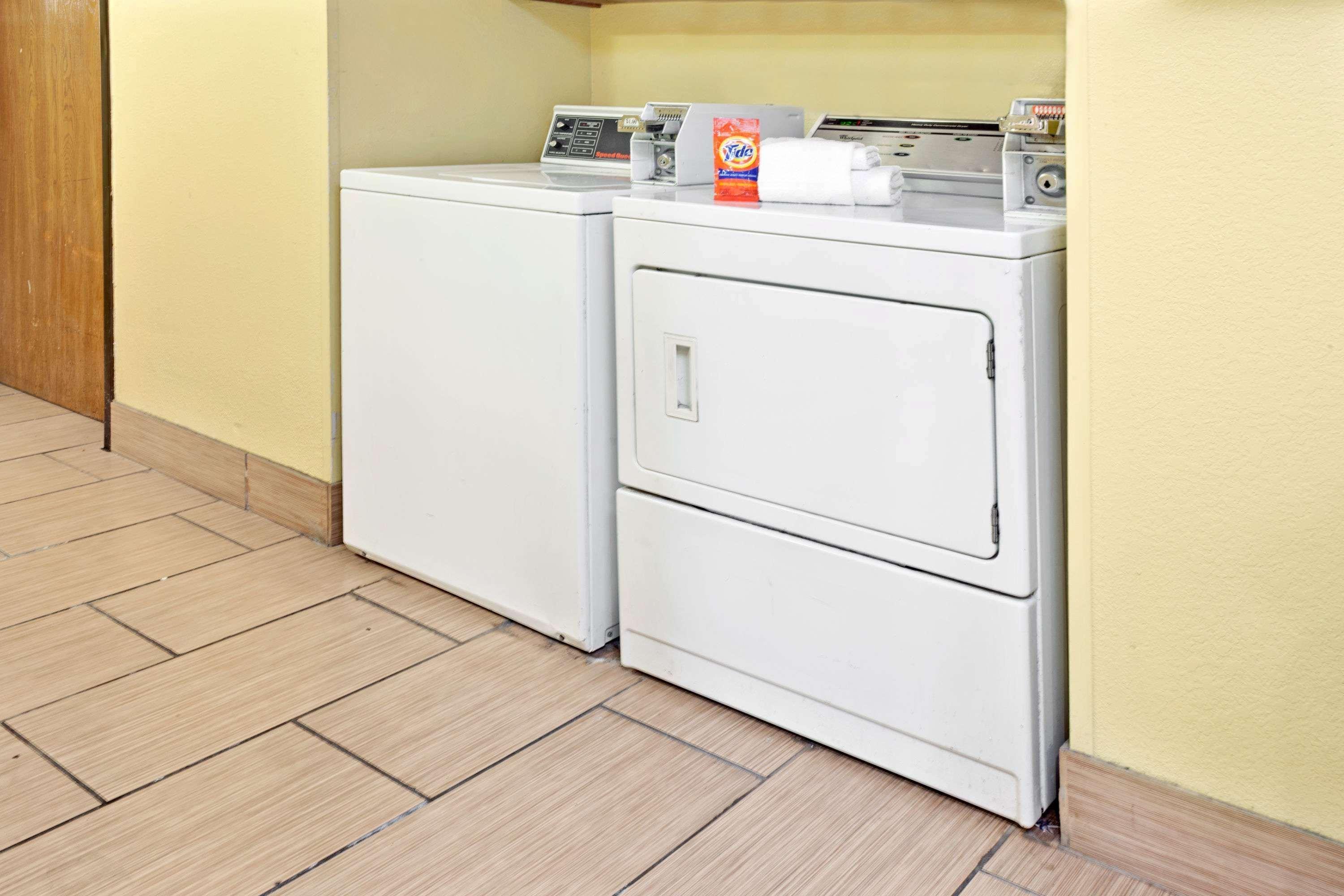 Super 8 By Wyndham Romeoville Bolingbrook Εξωτερικό φωτογραφία