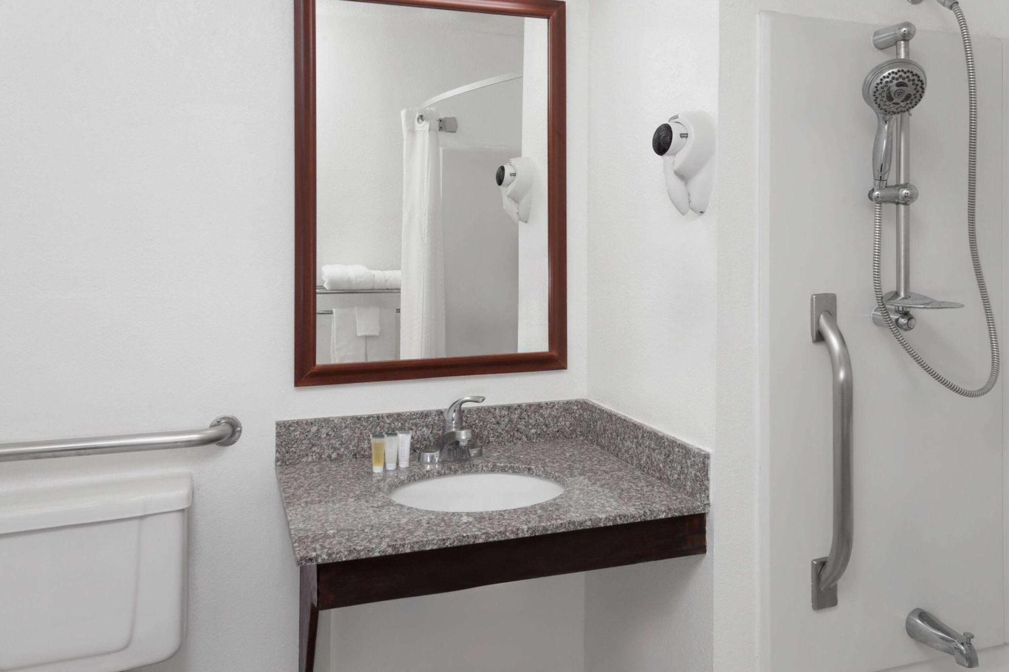 Super 8 By Wyndham Romeoville Bolingbrook Εξωτερικό φωτογραφία