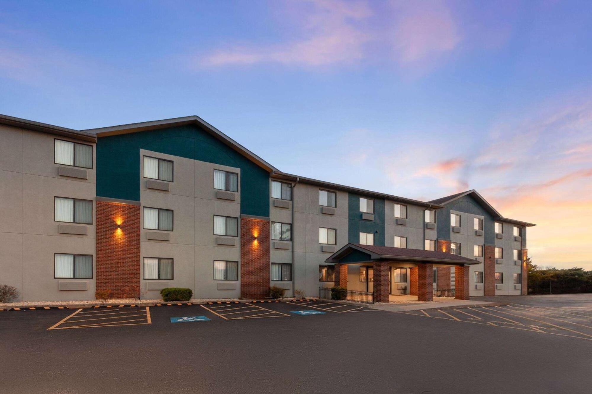 Super 8 By Wyndham Romeoville Bolingbrook Εξωτερικό φωτογραφία
