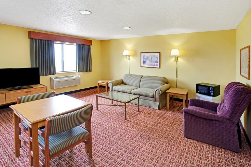 Super 8 By Wyndham Romeoville Bolingbrook Εξωτερικό φωτογραφία